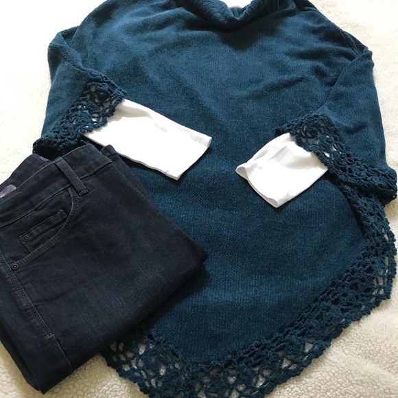 Soft Poncho Sweater with Lace Detail- NWOT-Pretty! - Picture 16 of 16